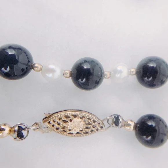 VTG Genuine Pearl & Black Glass 1950s Necklace w/ 14K Gold Filigree Clasp
